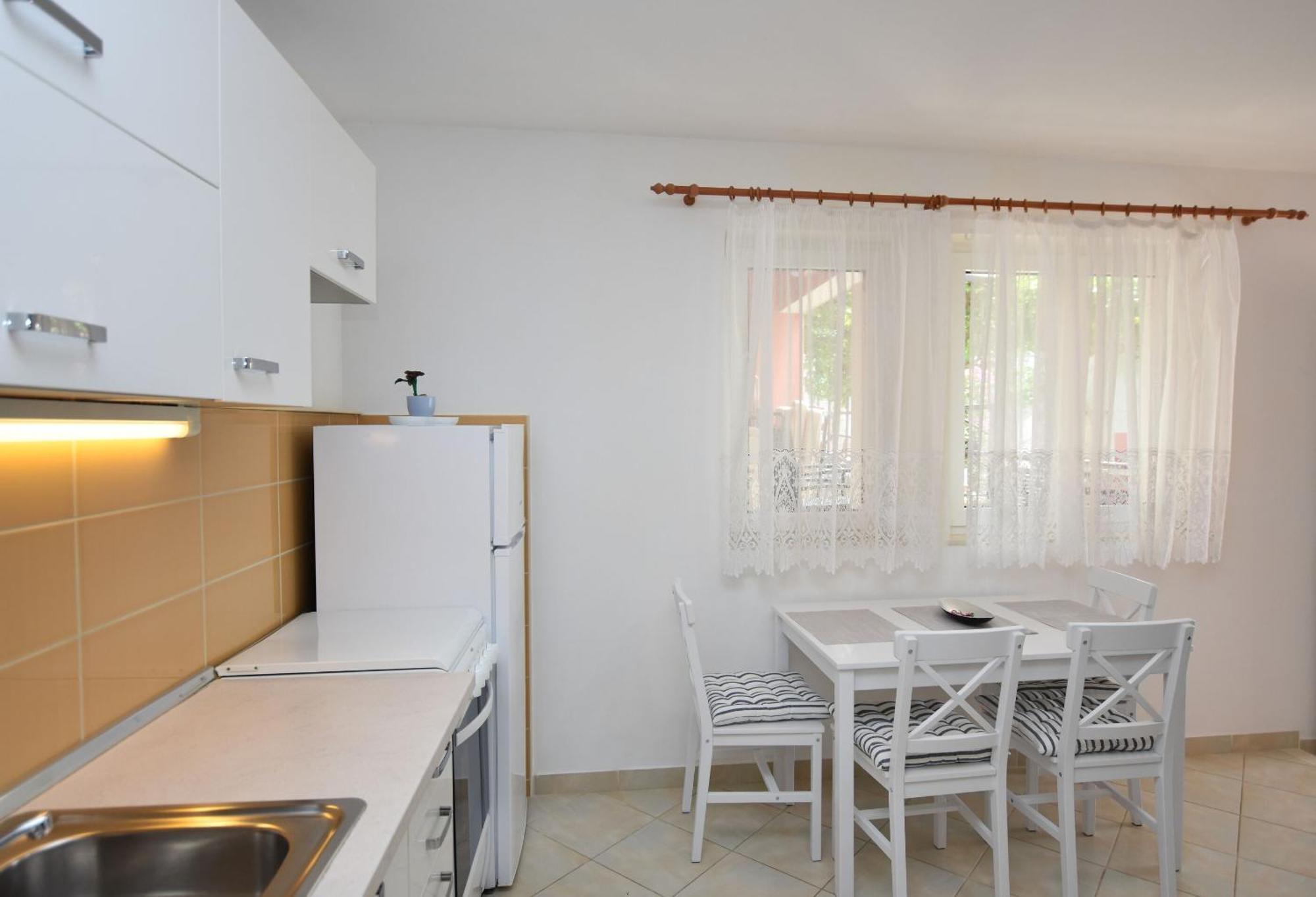 Apartments Eva Primošten Rum bild